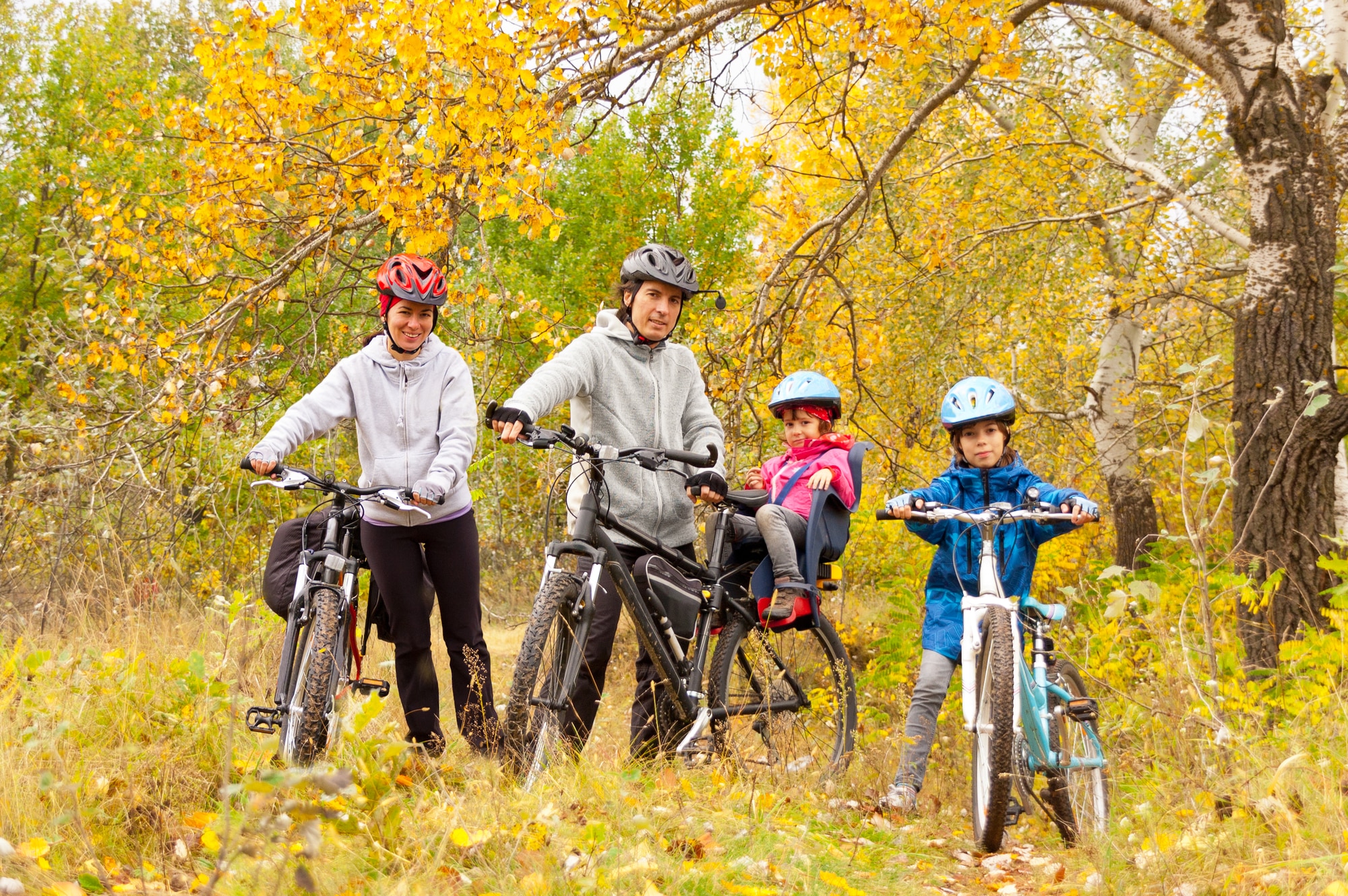 Осенние прогулки на велосипеде семьей